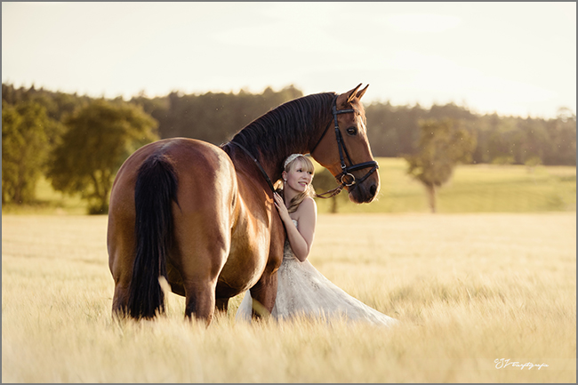 After-Wedding-Shooting mit Pferd